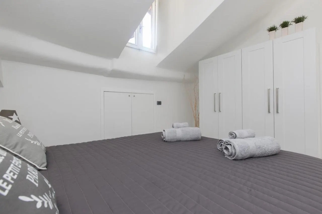 Apartment Amazing And New Penthouse In City Center Milan Italy