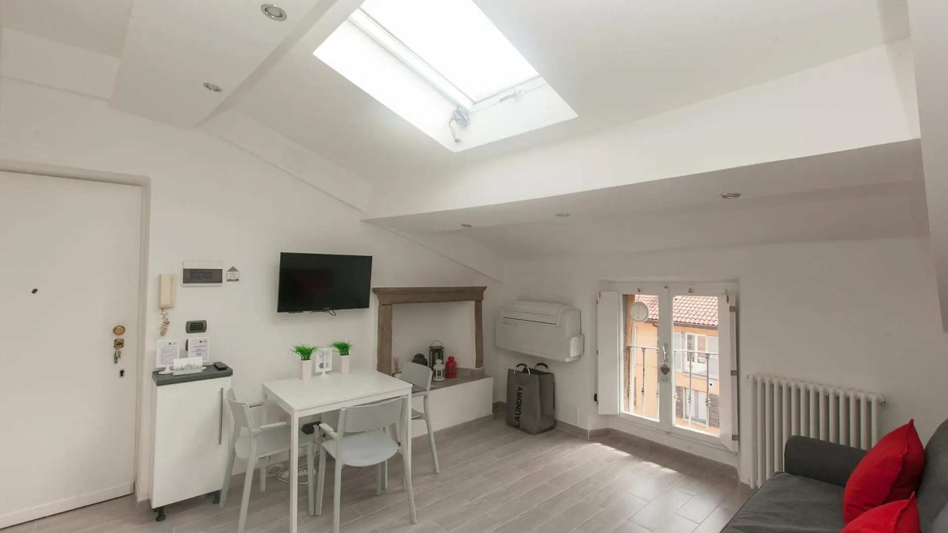 Amazing And New Penthouse In City Center Milan